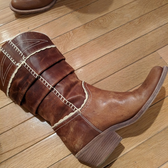 Excellent condition BCBGMAXAZRIA cowboy boots - Picture 3 of 7